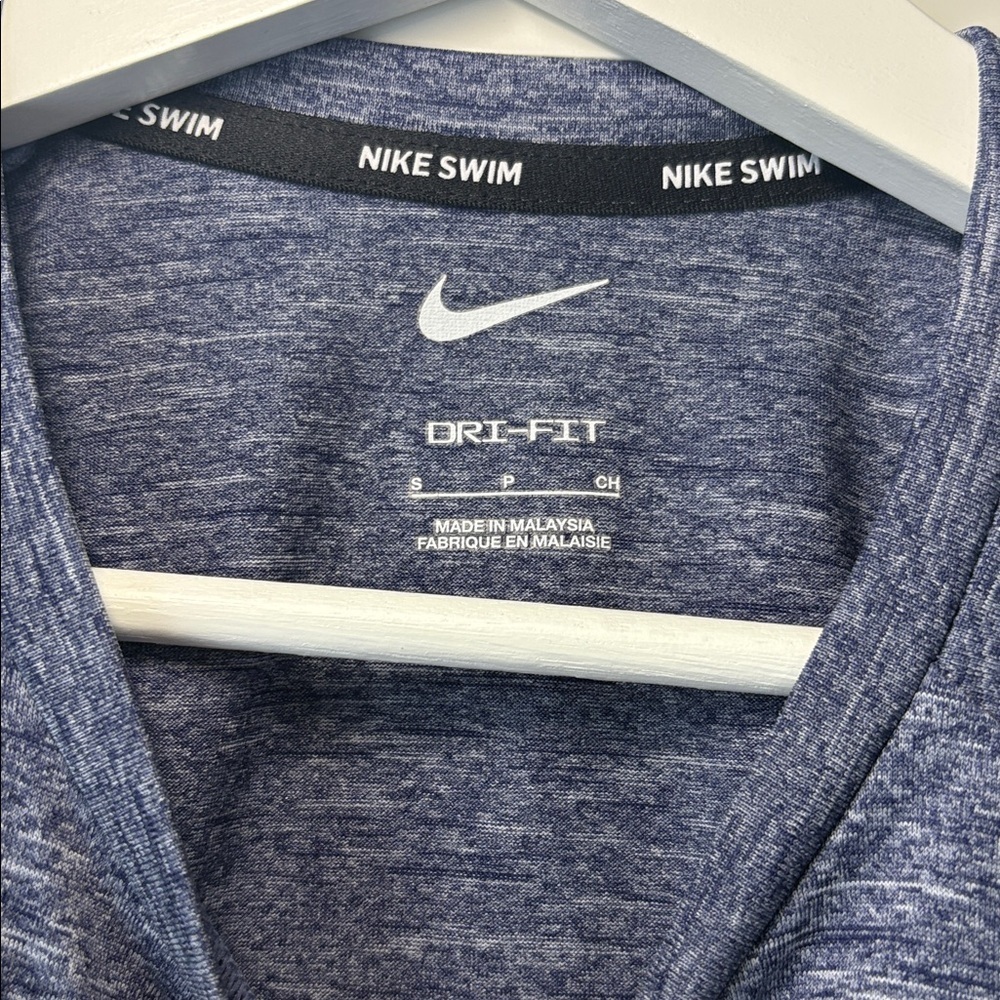 Nike Swim Men's Dark Heathered Blue Gray Navy dri-fit upf 40 tee small - Picture 2 of 5